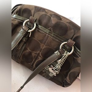 Very gently used coach bag. Authentic with tags.